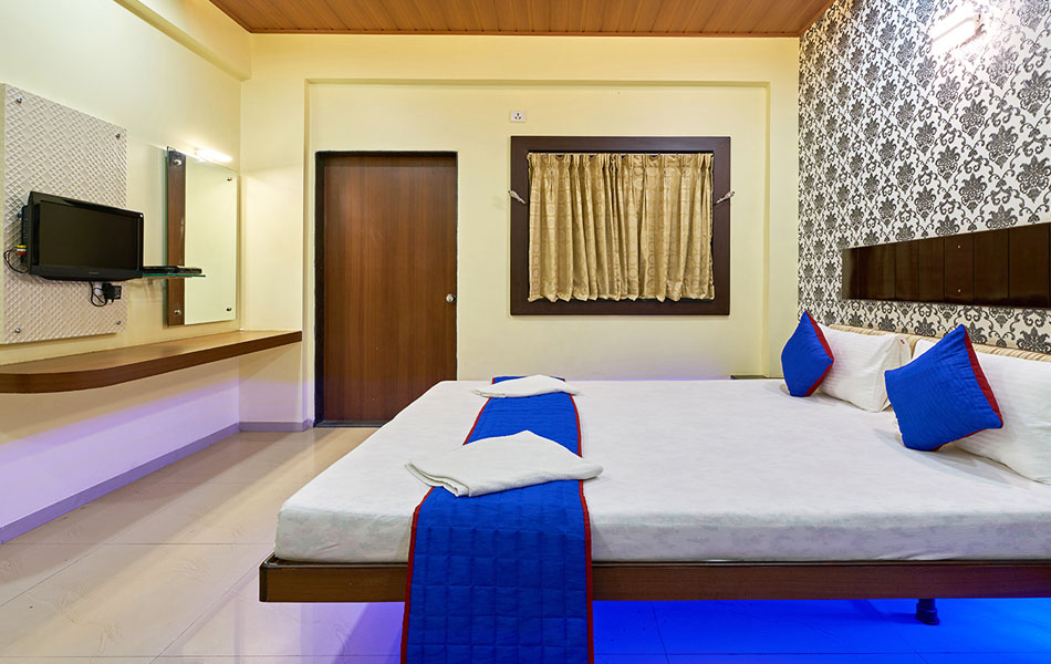 Superior Non AC Room - Hotel Ganeshratna